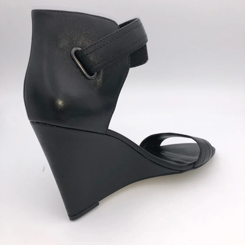 Nicole Miller Lafayette‎ Wedge Size 10